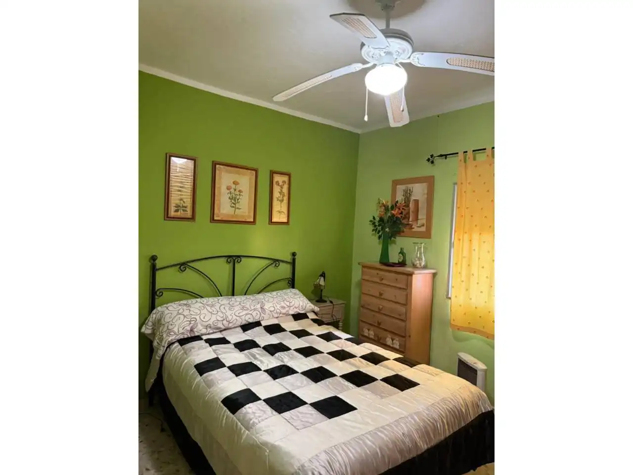 Habitación de Casa o chalet en venta en Carmona con Aire acondicionado, Calefacción y Jardín privado