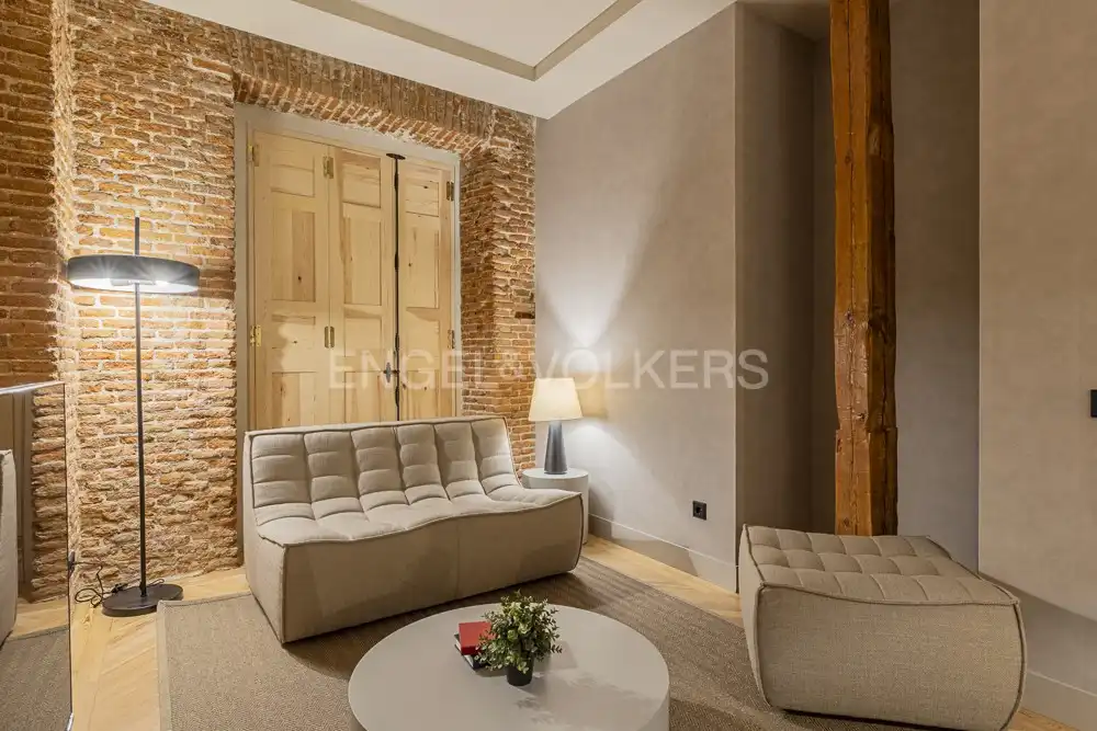 Living room of Flat for rent in Madrid  with Air Conditioner, Heating and Furnished