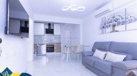 Apartamento renovado con piscina comunitaria, en la provincia de Alicante, en la ciudad de Torrevieja. 2 habitaciones | 52 m² | 80, imatge 2
