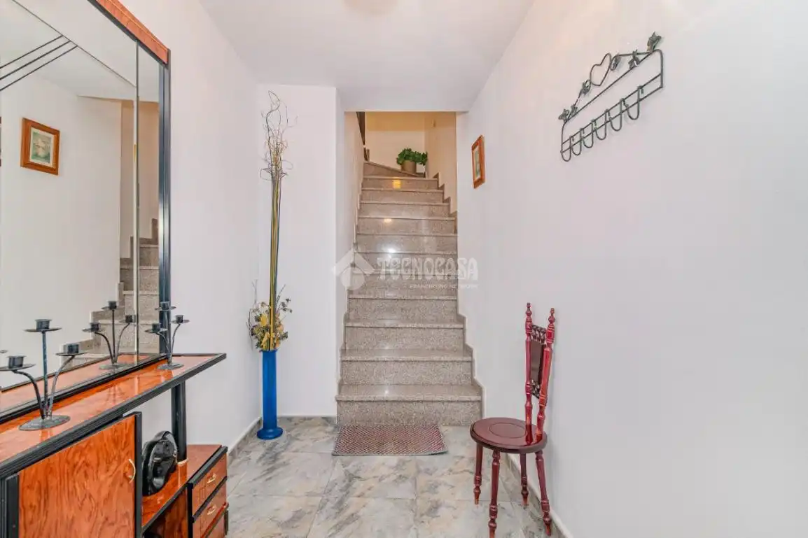 Casa adosada en venda en Loja amb Terrassa