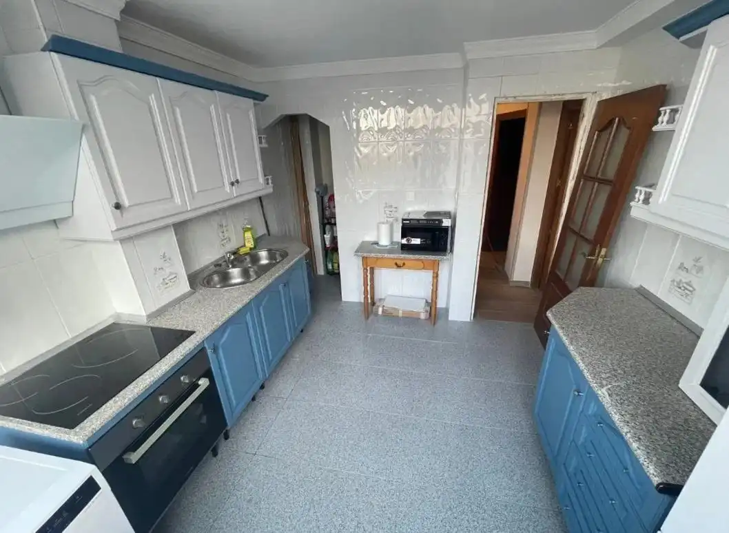 Kitchen of Flat for share in Granada  with Air Conditioner, Furnished and Balcony