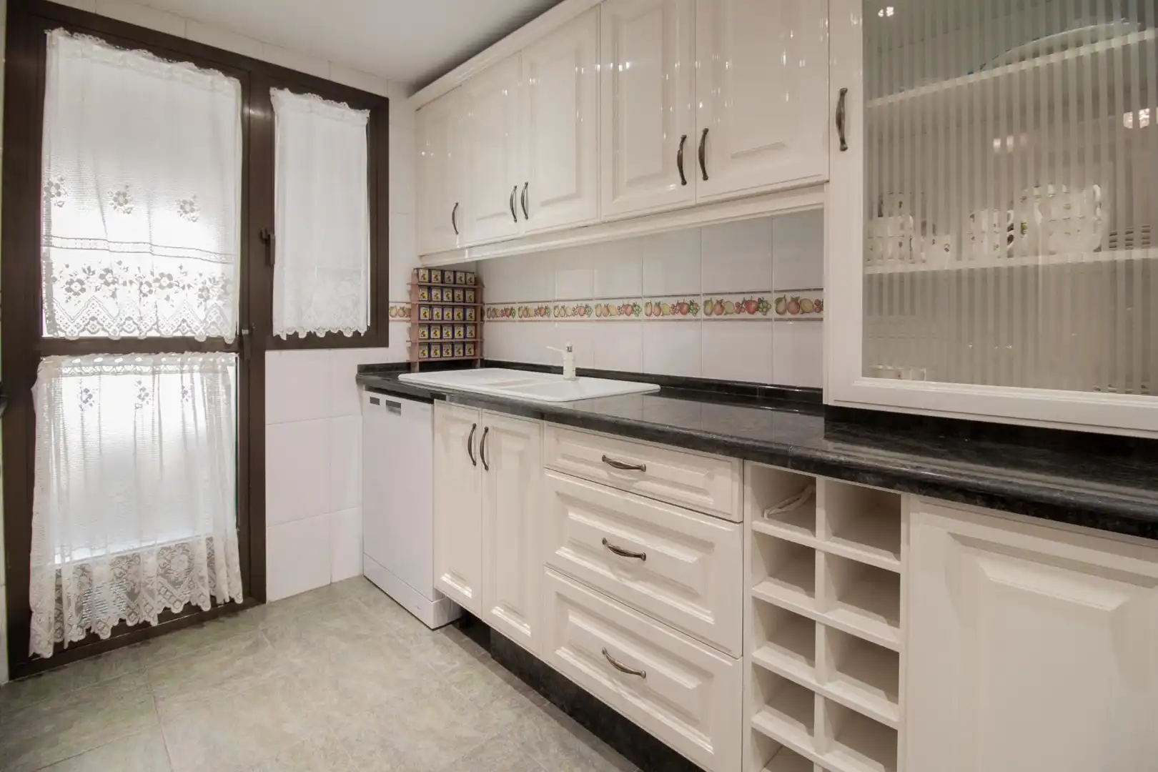 Kitchen of Flat for sale in Sevilla  with Air Conditioner, Heating and Community pool