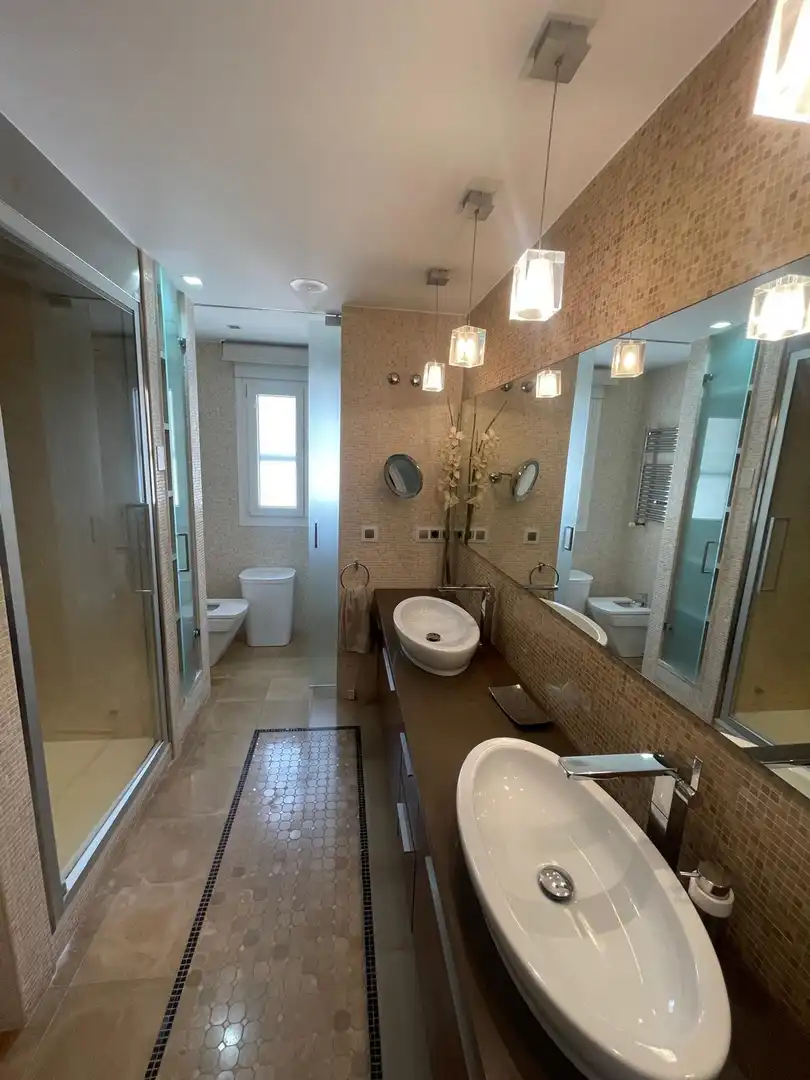 Badezimmer von Haus oder Chalet zur Miete in Elche / Elx mit Klimaanlage, Heizung und Privatgarten
