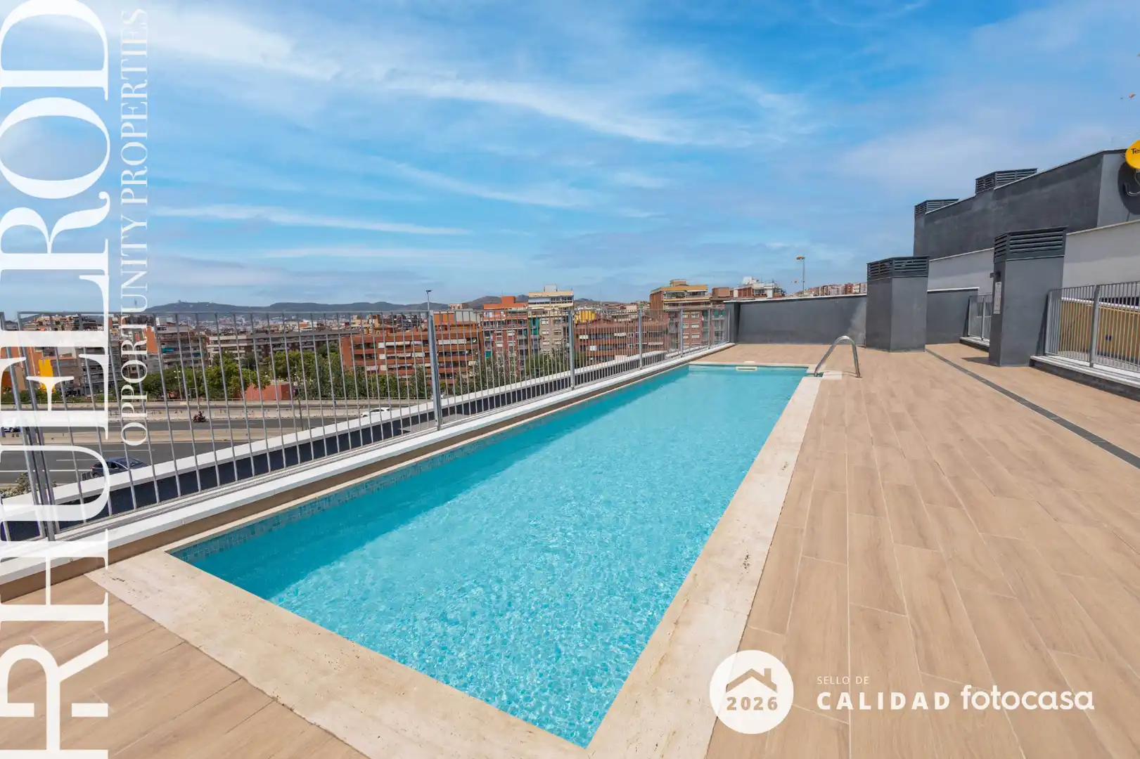 Piscina de Piso en venta en Badalona con Calefacción, Parquet y Trastero