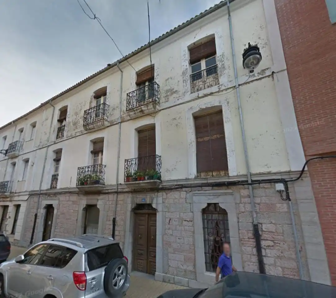 Vista exterior de Edifici en venda en Cistierna