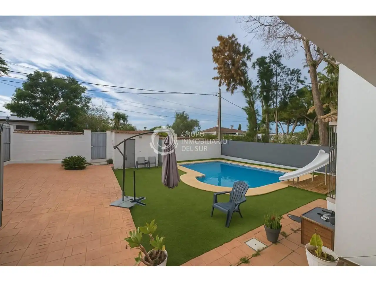 Jardí de Casa adosada en venda en Chiclana de la Frontera amb Aire condicionat, Jardí privat i Piscina