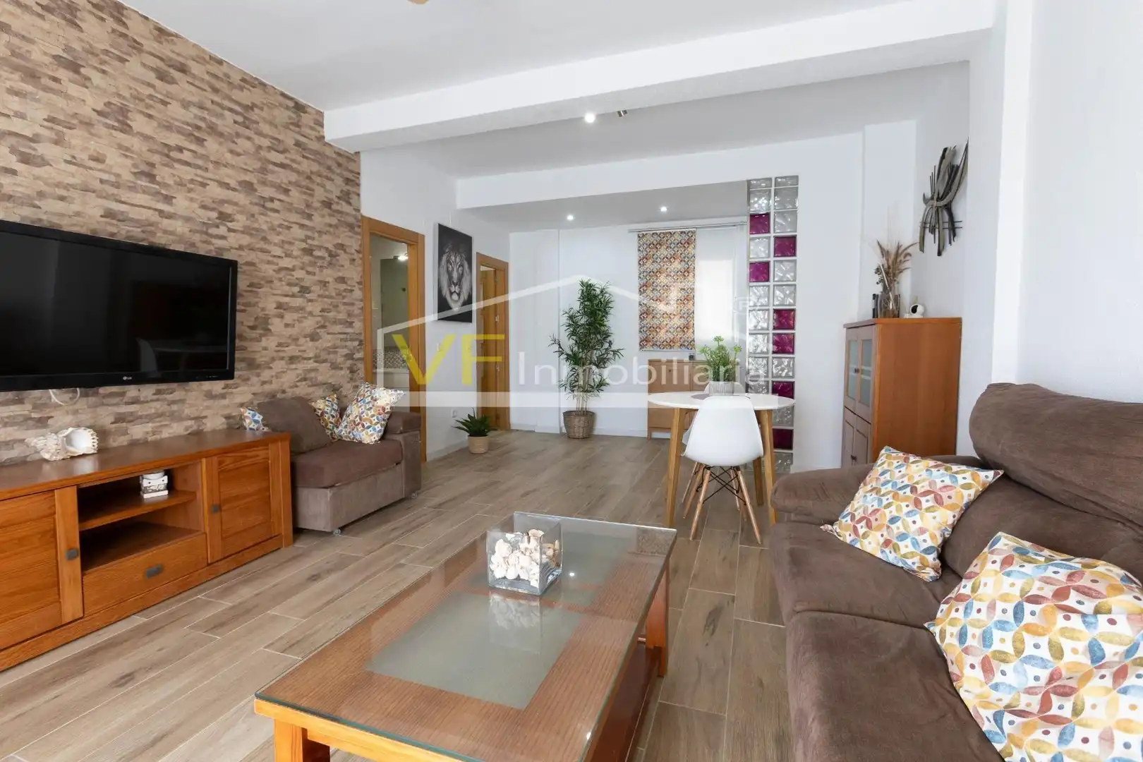 Sala d'estar de Apartament en venda en Torremolinos amb Jardí privat, Terrassa i Piscina comunitària