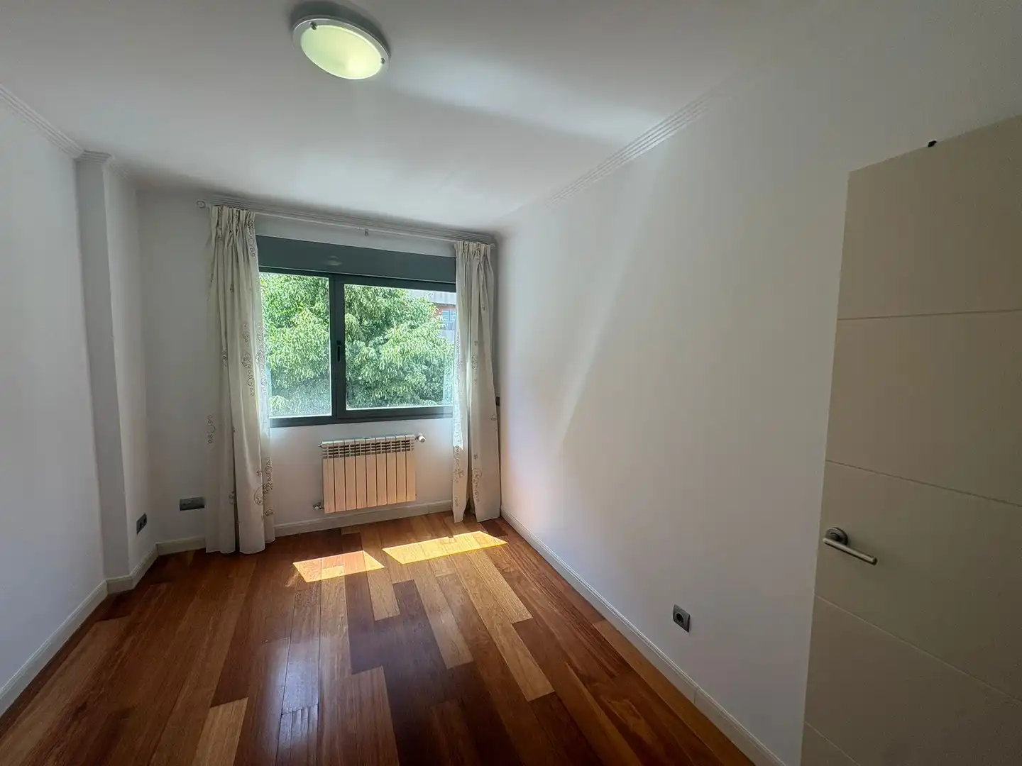 Habitación de Piso de alquiler en Madrid con Aire acondicionado, Calefacción y Jardín privado