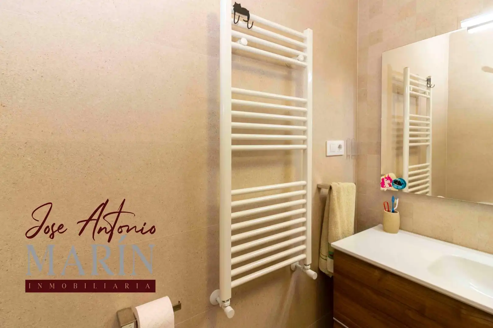 Baño de Casa adosada en venta en Badajoz con Aire acondicionado, Calefacción y Trastero
