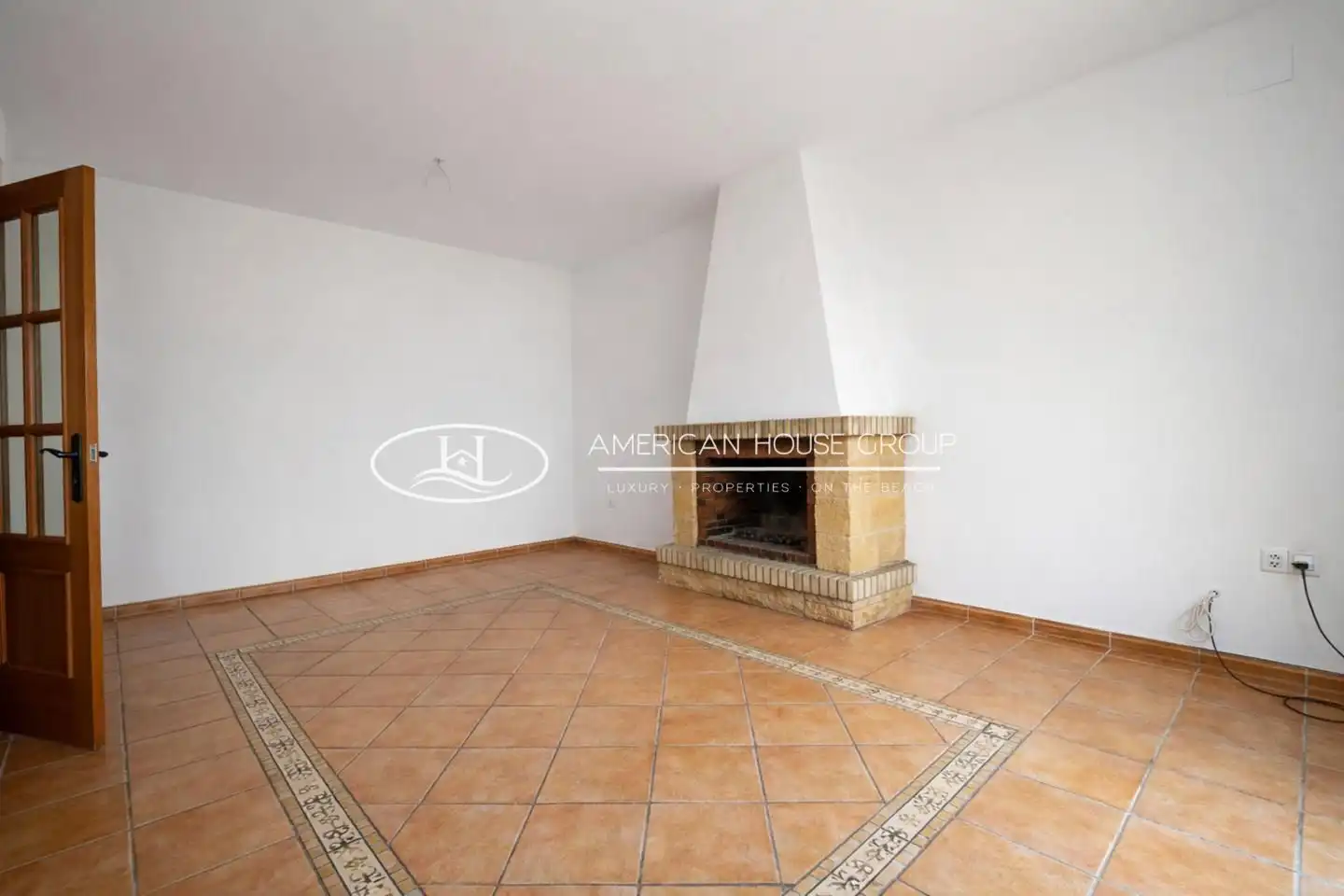 Sala d'estar de Casa o xalet en venda en Chiclana de la Frontera amb Jardí privat i Moblat