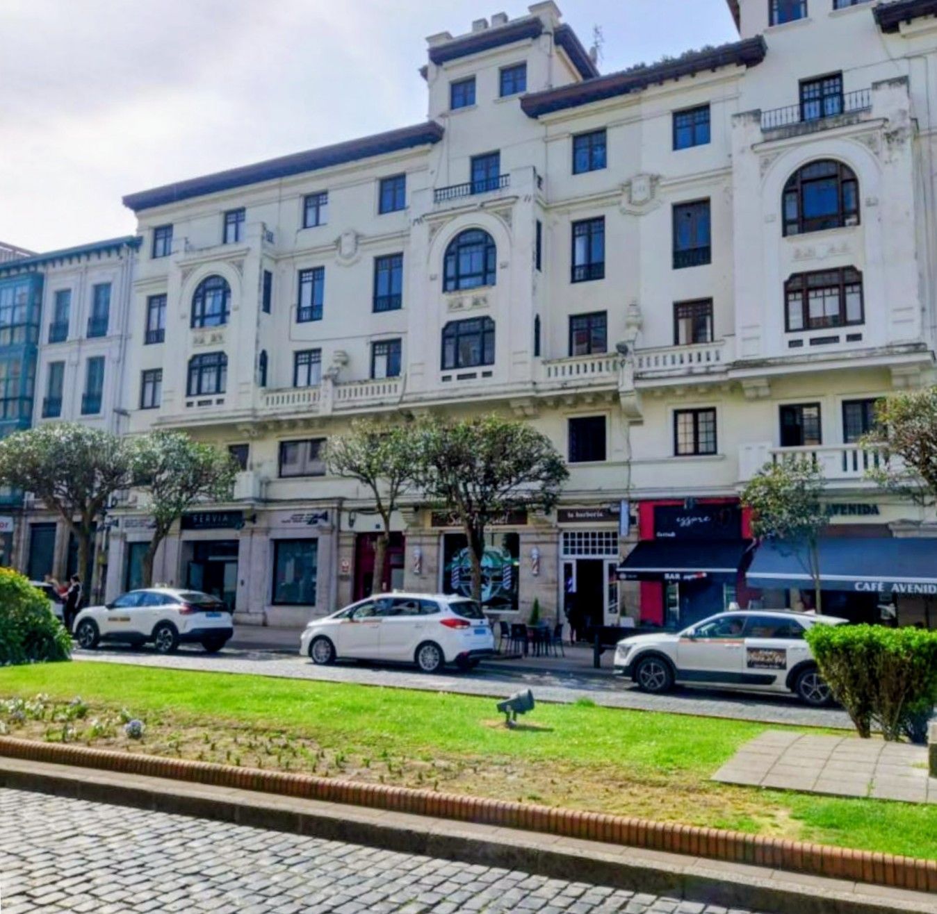 Vista exterior de Edifici en venda en Torrelavega 