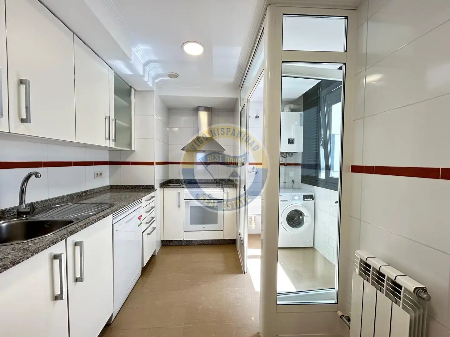 Cuina de Apartament en venda en Vigo  amb Calefacció i Traster