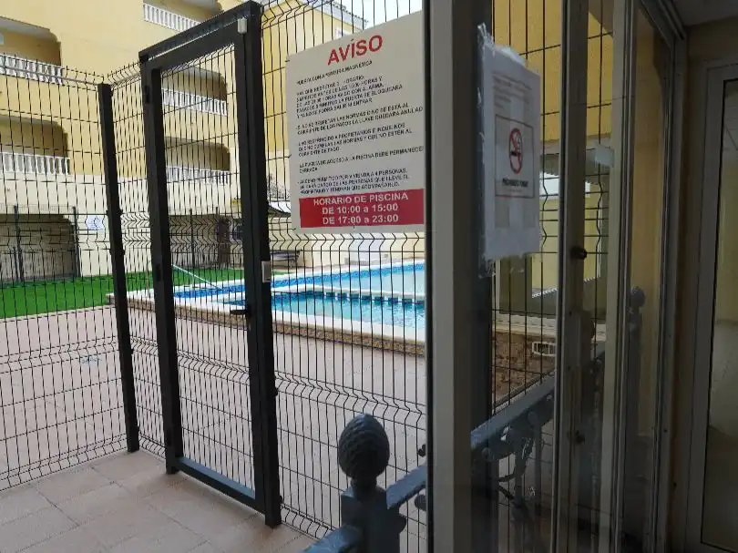 Swimming pool of Flat for sale in Almoradí, Alicante