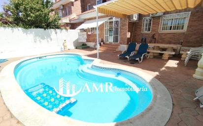 Swimming pool of Single-family semi-detached for sale in Illescas  with Air Conditioner, Heating and Private garden