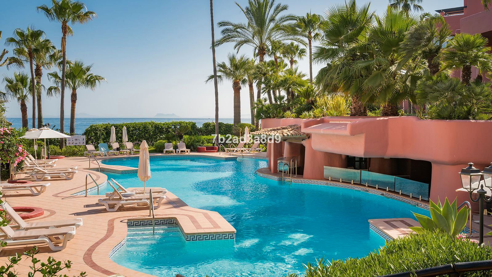 Swimming pool of Flat for sale in Estepona  with Air Conditioner, Terrace and Furnished