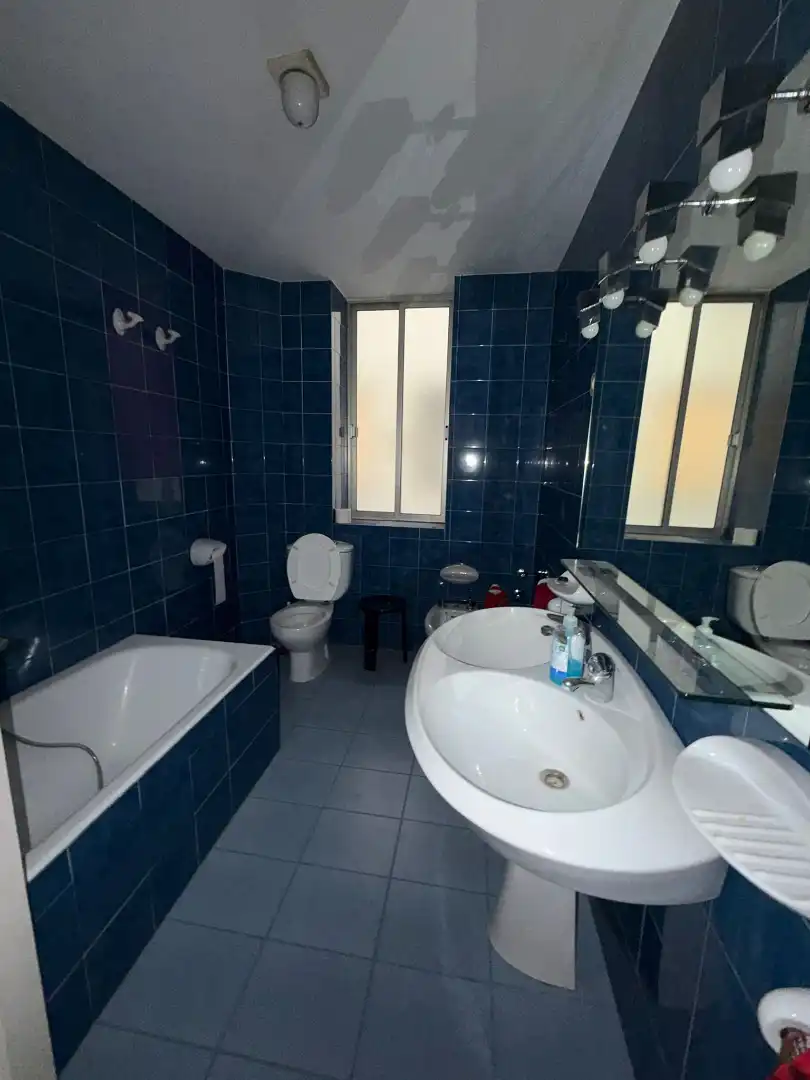 Bathroom of Flat for sale in Zaragoza  with Heating, Terrace and Furnished