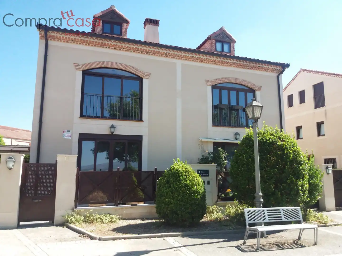 Vista exterior de Casa adosada en venda en Segovia amb Calefacció, Jardí privat i Balcó