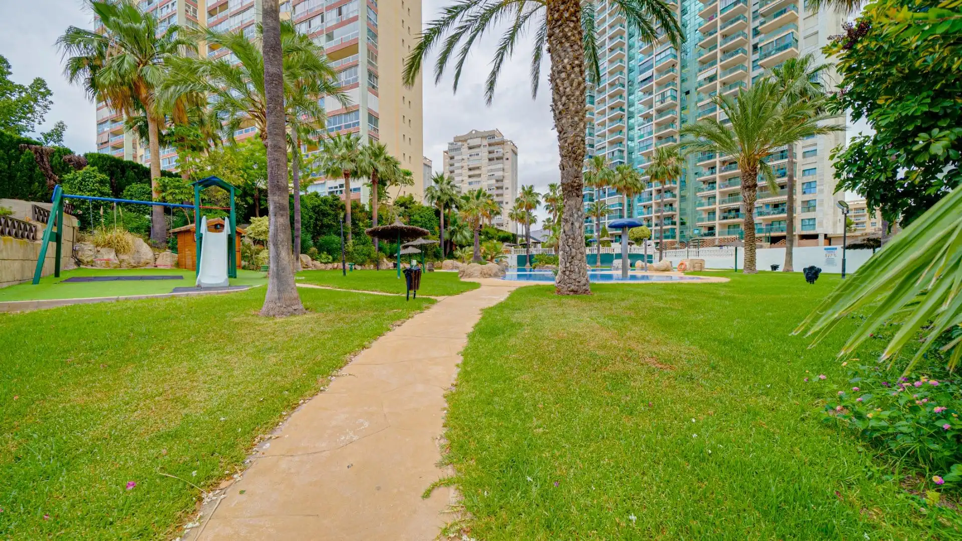 Vista exterior de Apartament de lloguer en Villajoyosa / La Vila Joiosa amb Aire condicionat, Jardí privat i Terrassa