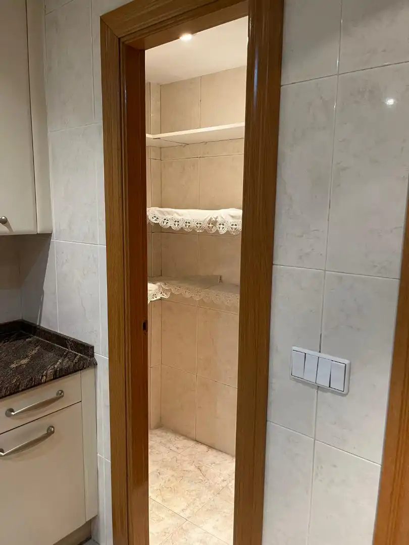 Bathroom of Flat for rent in Madrid  with Air Conditioner, Heating and Parquet flooring