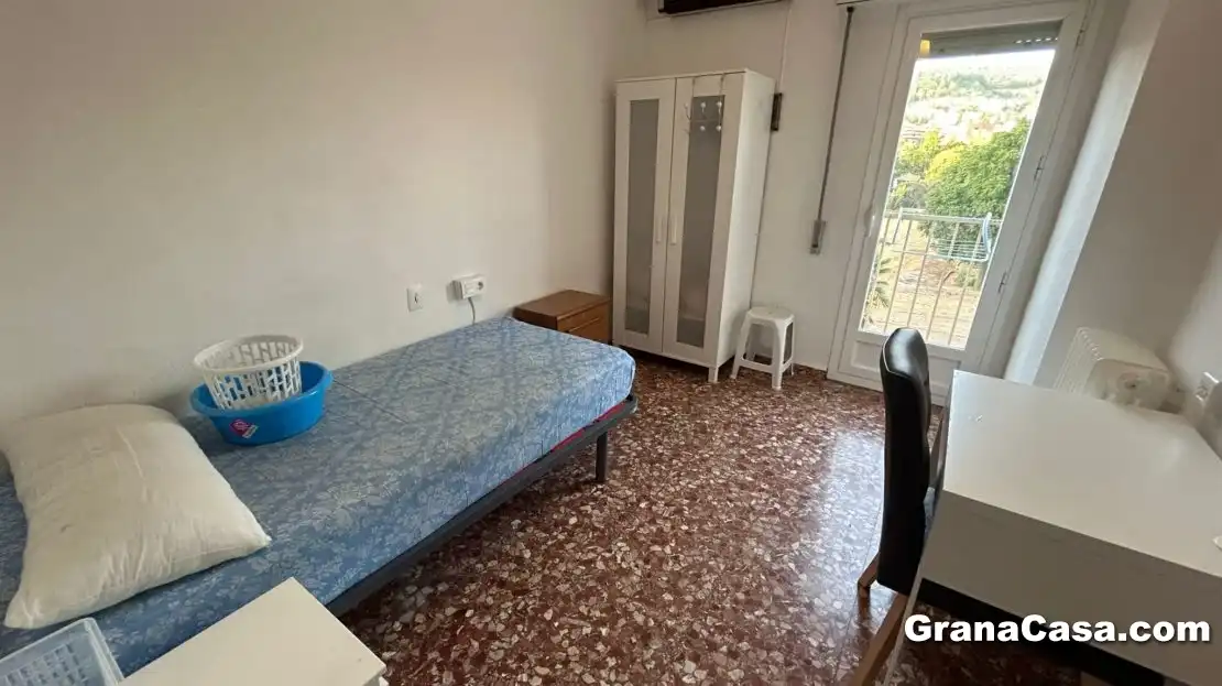 Bedroom of Flat for share in Granada  with Heating, Terrace and Furnished