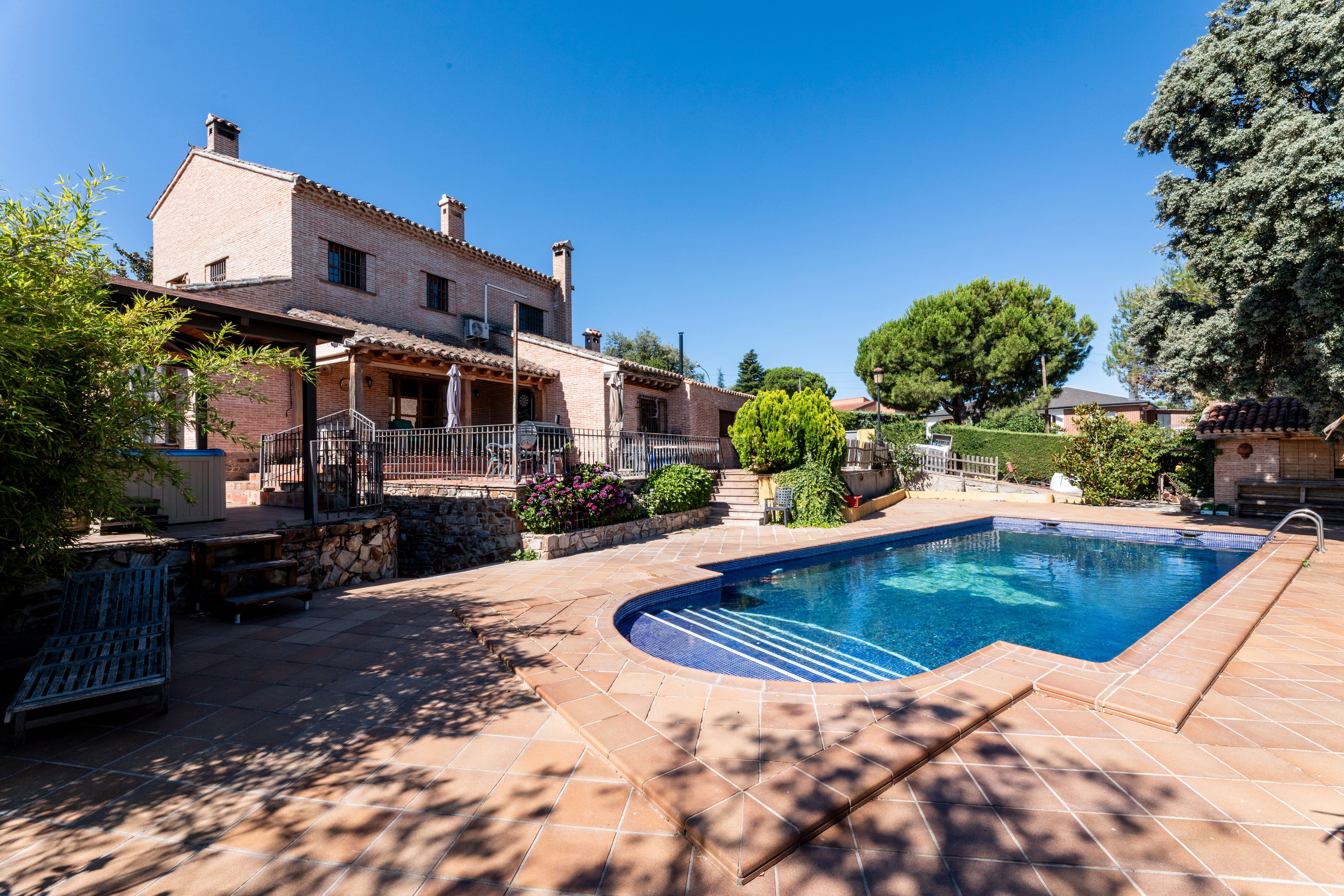 Swimming pool of House or chalet for sale in Villaviciosa de Odón  with Heating, Private garden and Terrace