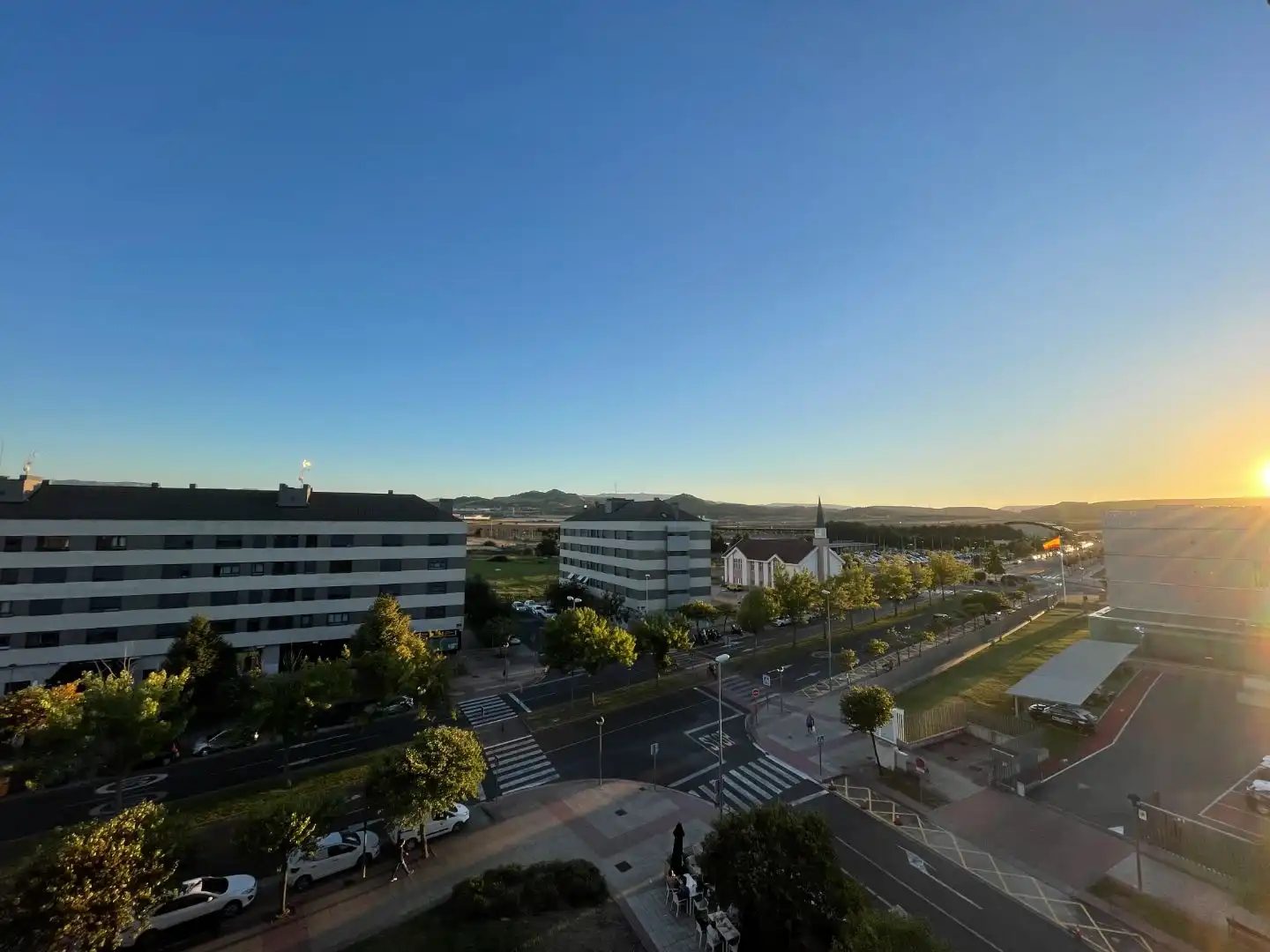 Vista exterior de Pis en venda en  Logroño amb Balcó