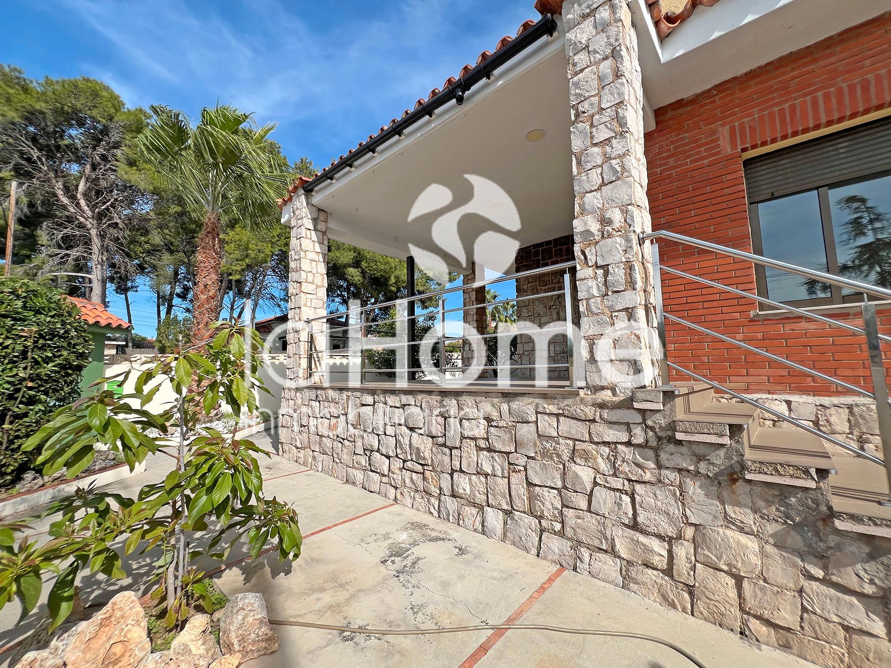 Vista exterior de Casa o xalet en venda en L'Eliana amb Aire condicionat, Jardí privat i Terrassa