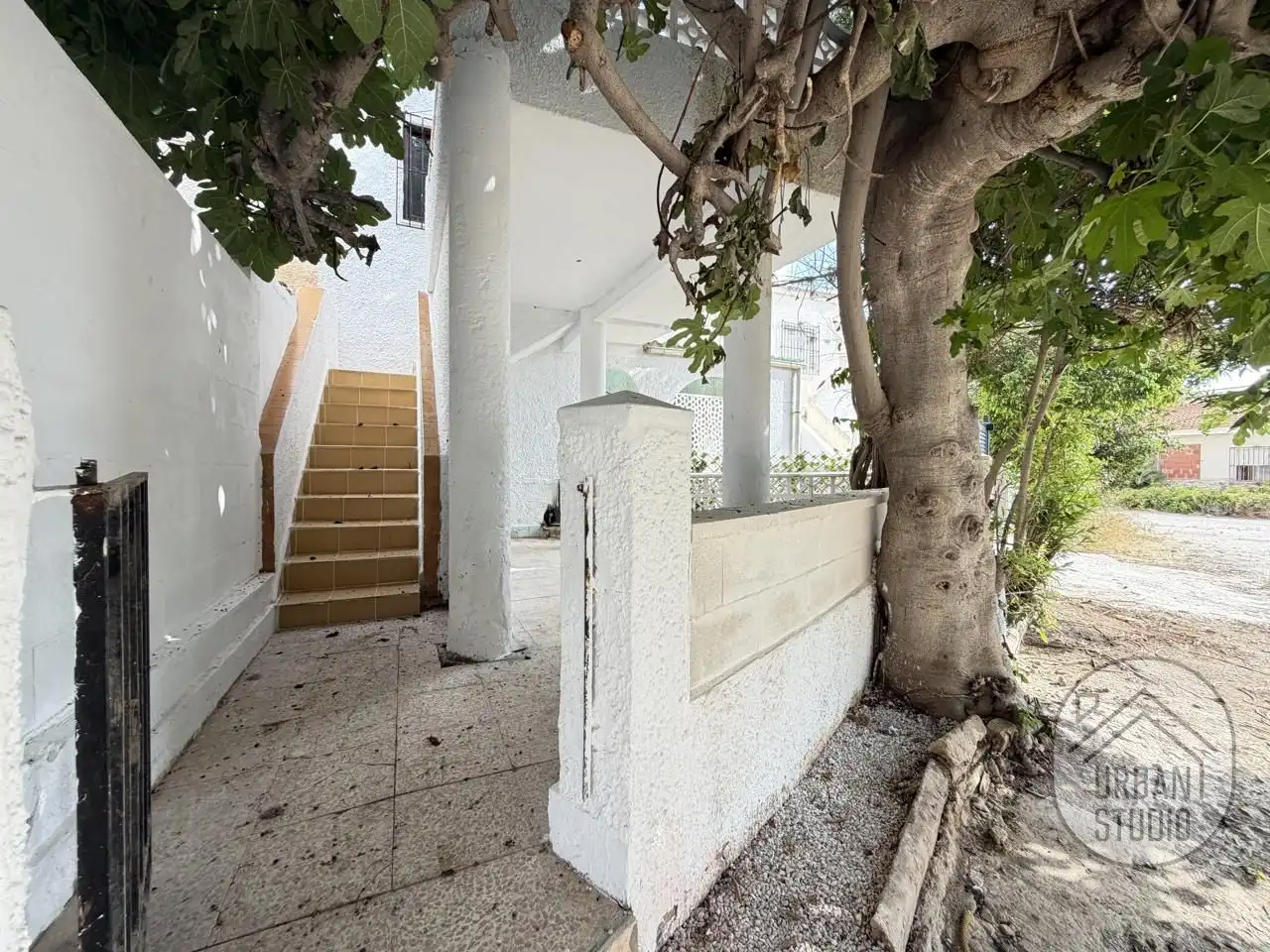 Vista exterior de Casa o xalet en venda en Torrevieja amb Jardí privat, Parquet i Terrassa
