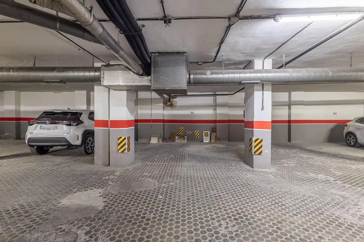 Parking de Piso en venta en Granada con Aire acondicionado, Calefacción y Trastero