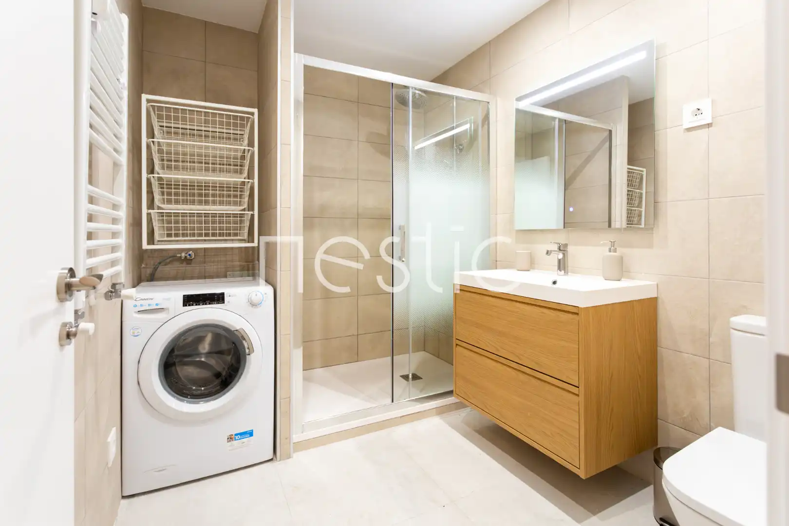 Badezimmer von Wohnungen zur Miete in Madrid mit Klimaanlage, Heizung und Möbliert
