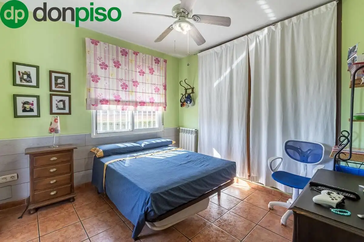 Detached house with pool for sale in Calle del Arache, imagen 14