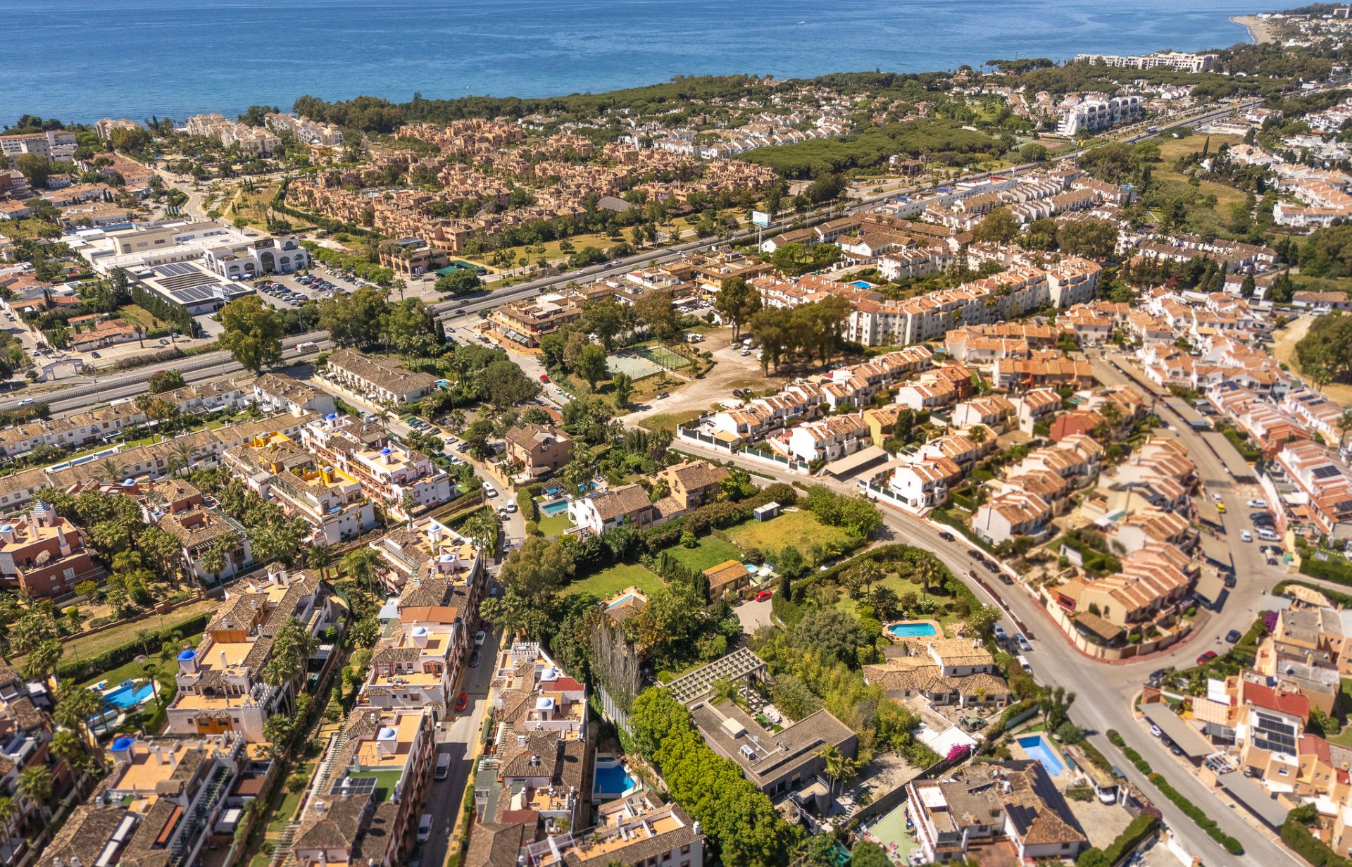 Vista exterior de Residencial en venda en Estepona