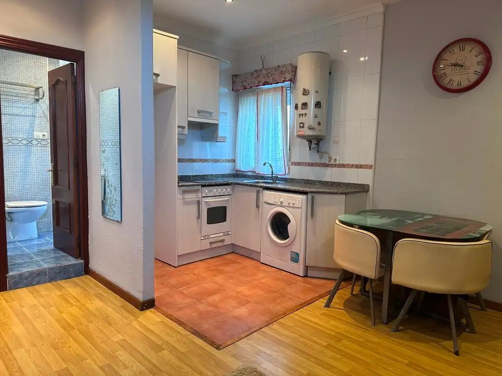 Cocina de Piso en venta en Gijón  con Parquet, Trastero y Amueblado