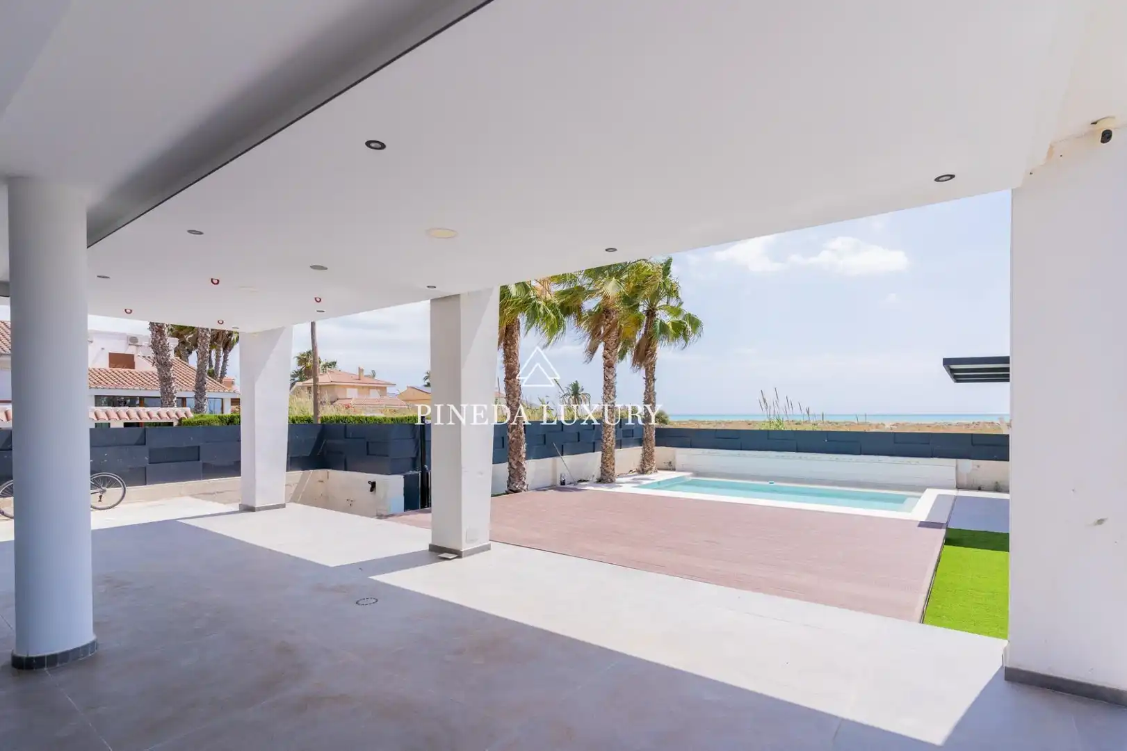 Houses for sale in Calle Sagunto, Corinto - Almarda