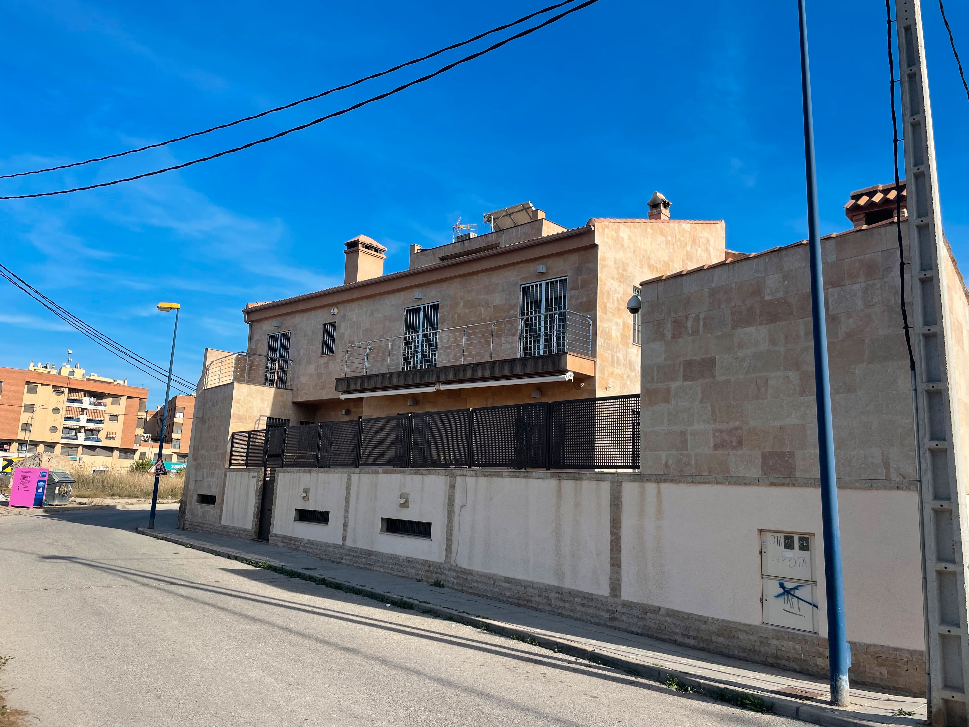 Exterior view of House or chalet for sale in Orihuela  with Air Conditioner, Private garden and Parquet flooring
