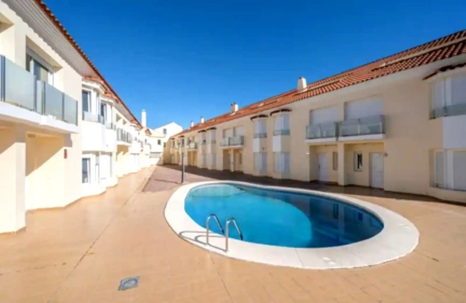 Maison mitoyenne avec piscine à vendre à Los Boliches