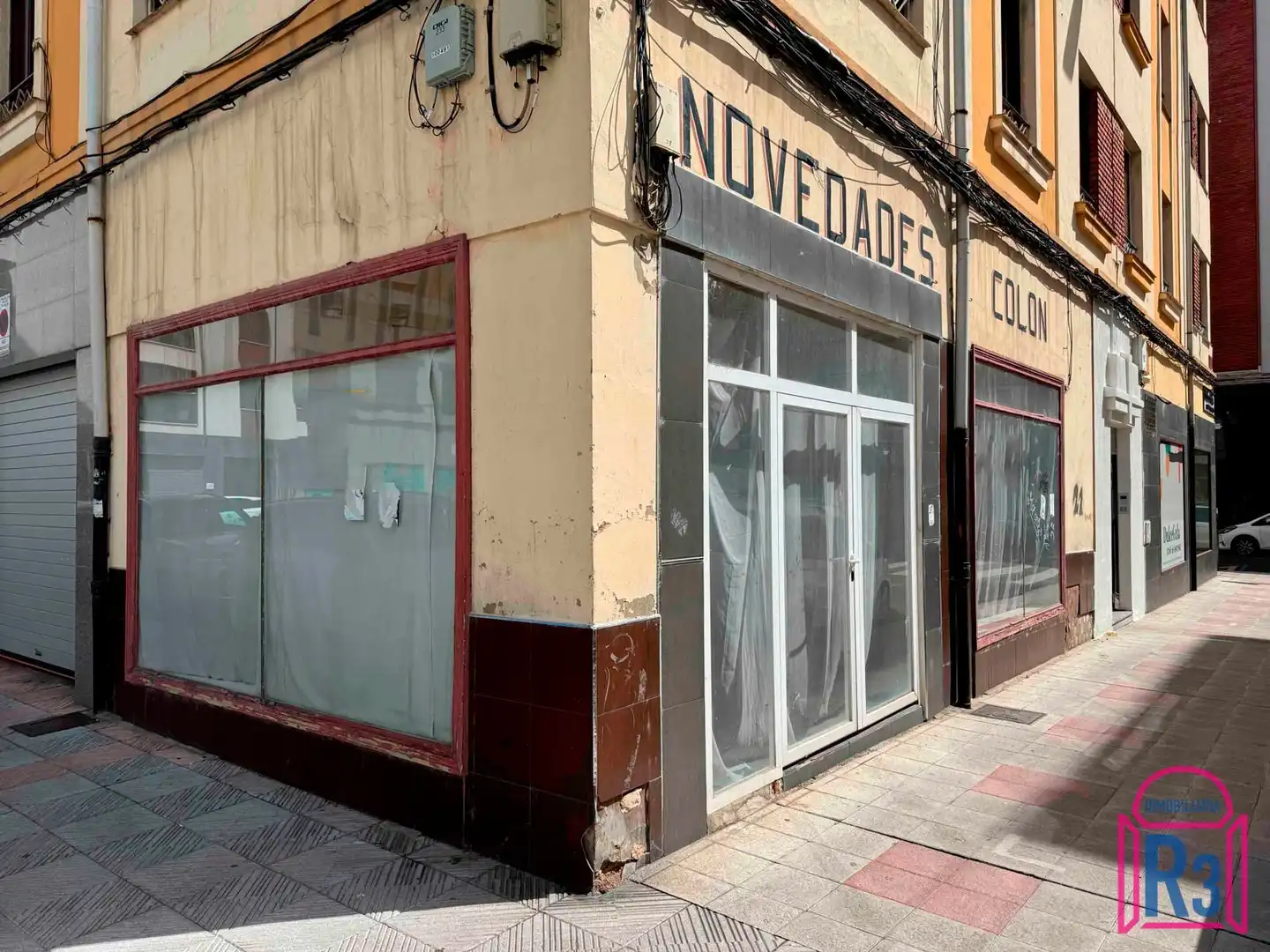 Local comercial en venda a Colón