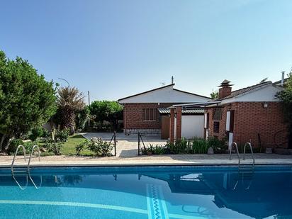 Piscina de Casa o xalet en venda en Santa Cruz del Retamar amb Aire condicionat, Calefacció i Jardí privat