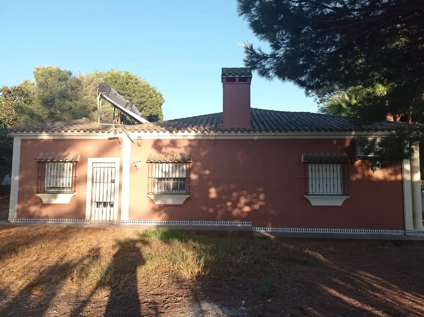 Vista exterior de Casa o chalet en venta en Chiclana de la Frontera con Aire acondicionado, Calefacción y Jardín privado