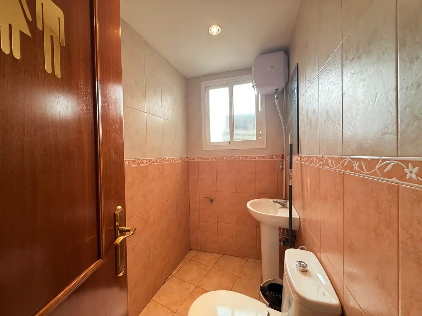Bathroom of Office for rent in Marbella  with Air Conditioner and Balcony