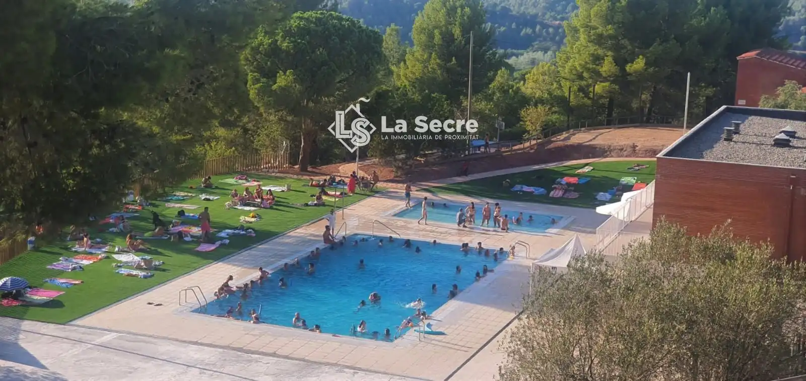 Piscina de Dúplex en venda en Castellví de Rosanes amb Aire condicionat, Calefacció i Terrassa