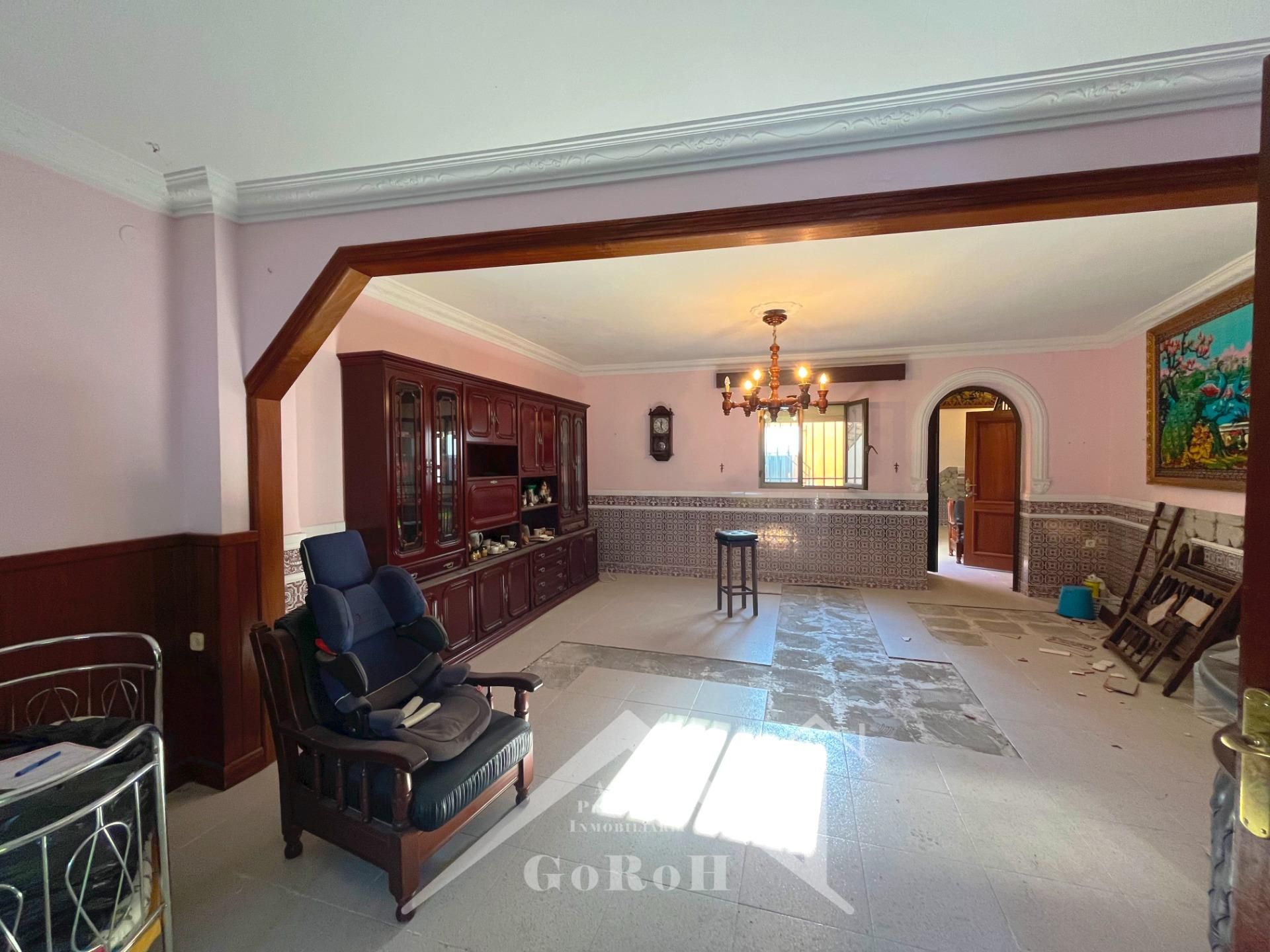 Sala d'estar de Casa adosada en venda en Castilblanco de los Arroyos amb Aire condicionat, Traster i Moblat