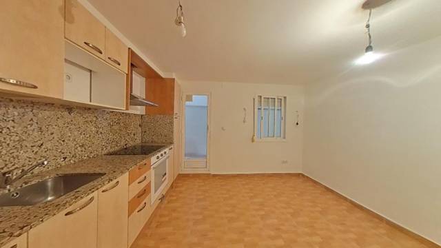 Piso en Venta en Calle CANIGO en Horta