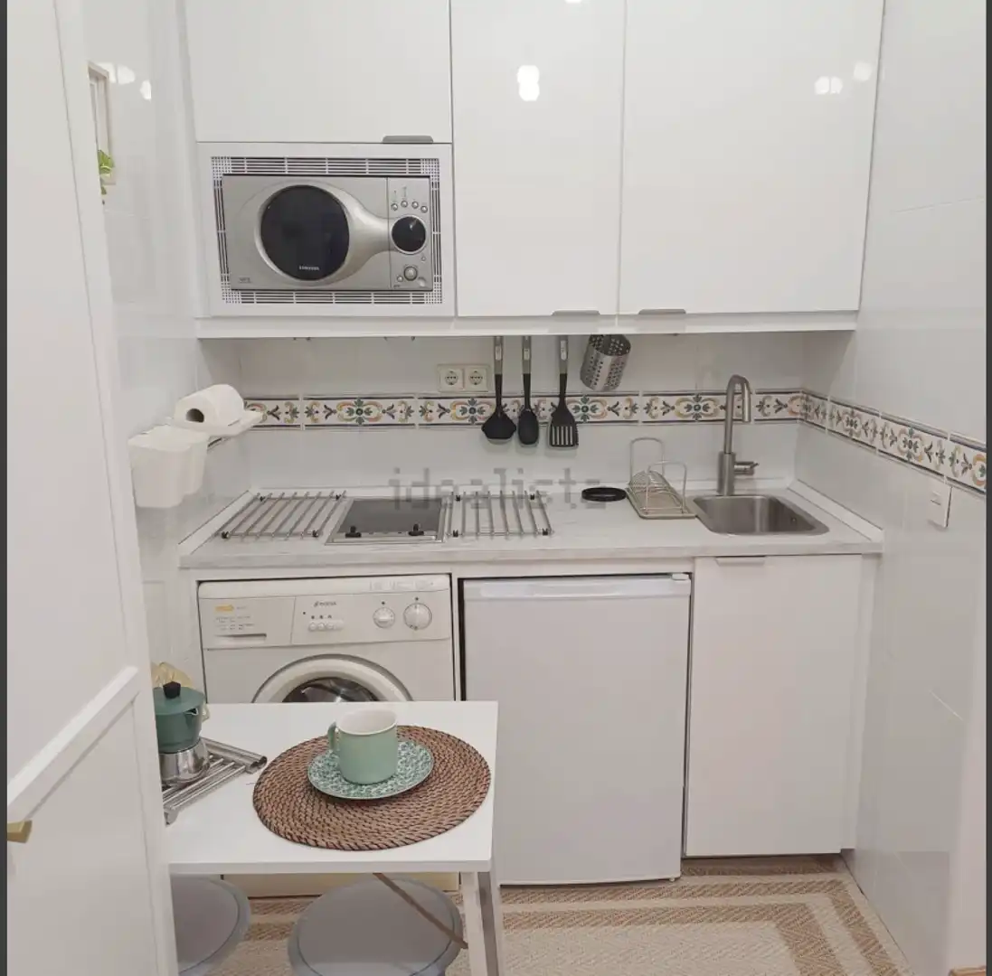 Cuina de Pis de lloguer en Oviedo  amb Calefacció i Moblat