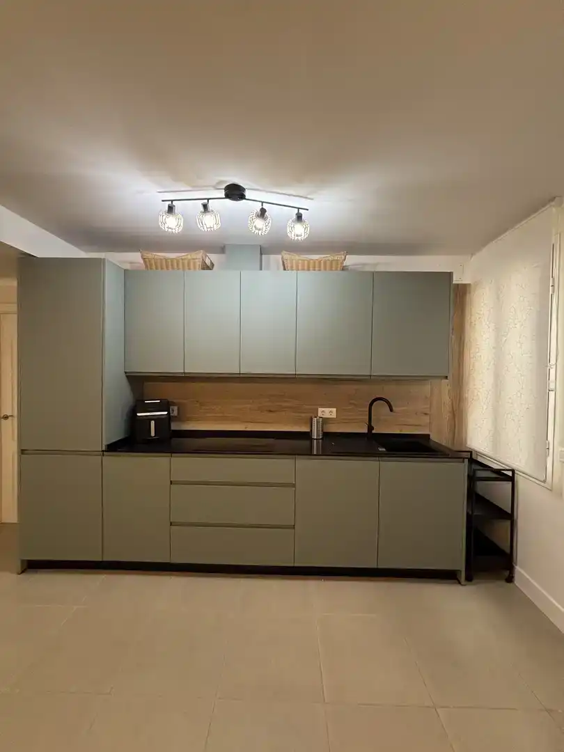 Küche von Wohnung zur Miete in Puerto Real mit Klimaanlage, Privatgarten und Abstellraum