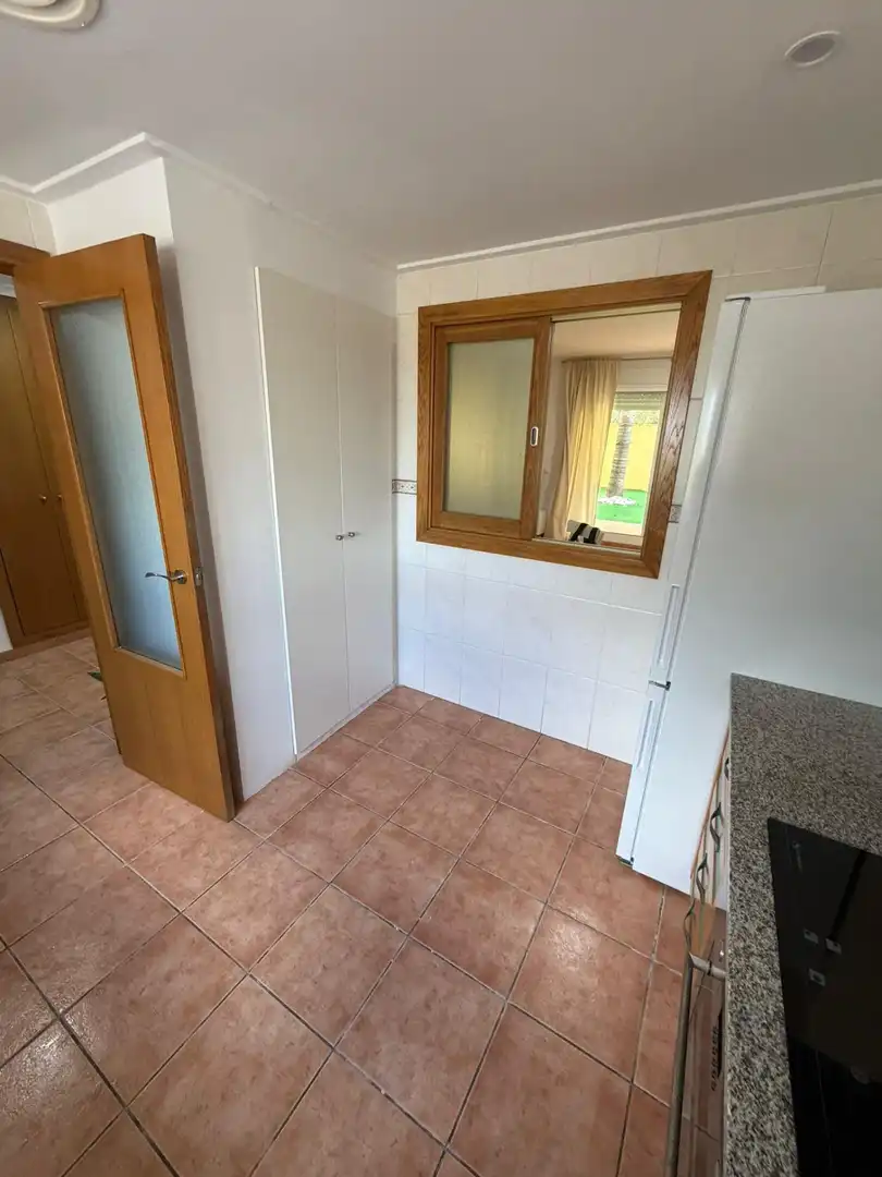 Cocina de Casa adosada de alquiler en Alzira con Aire acondicionado, Jardín privado y Terraza