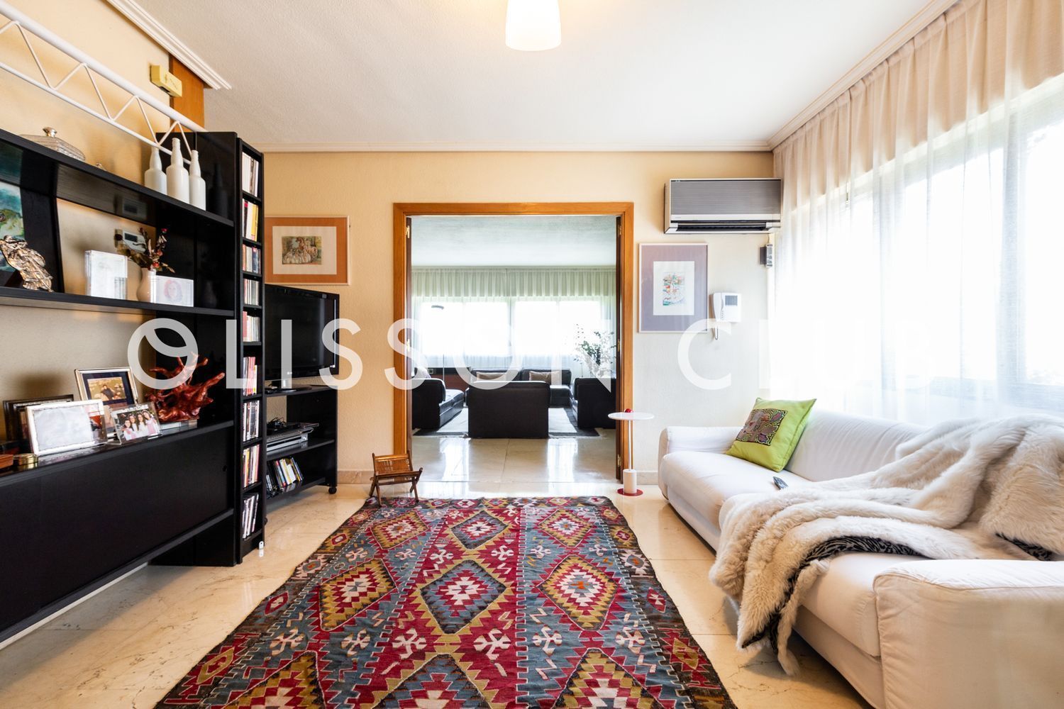 Living room of Flat for sale in  Madrid Capital  with Air Conditioner and Heating
