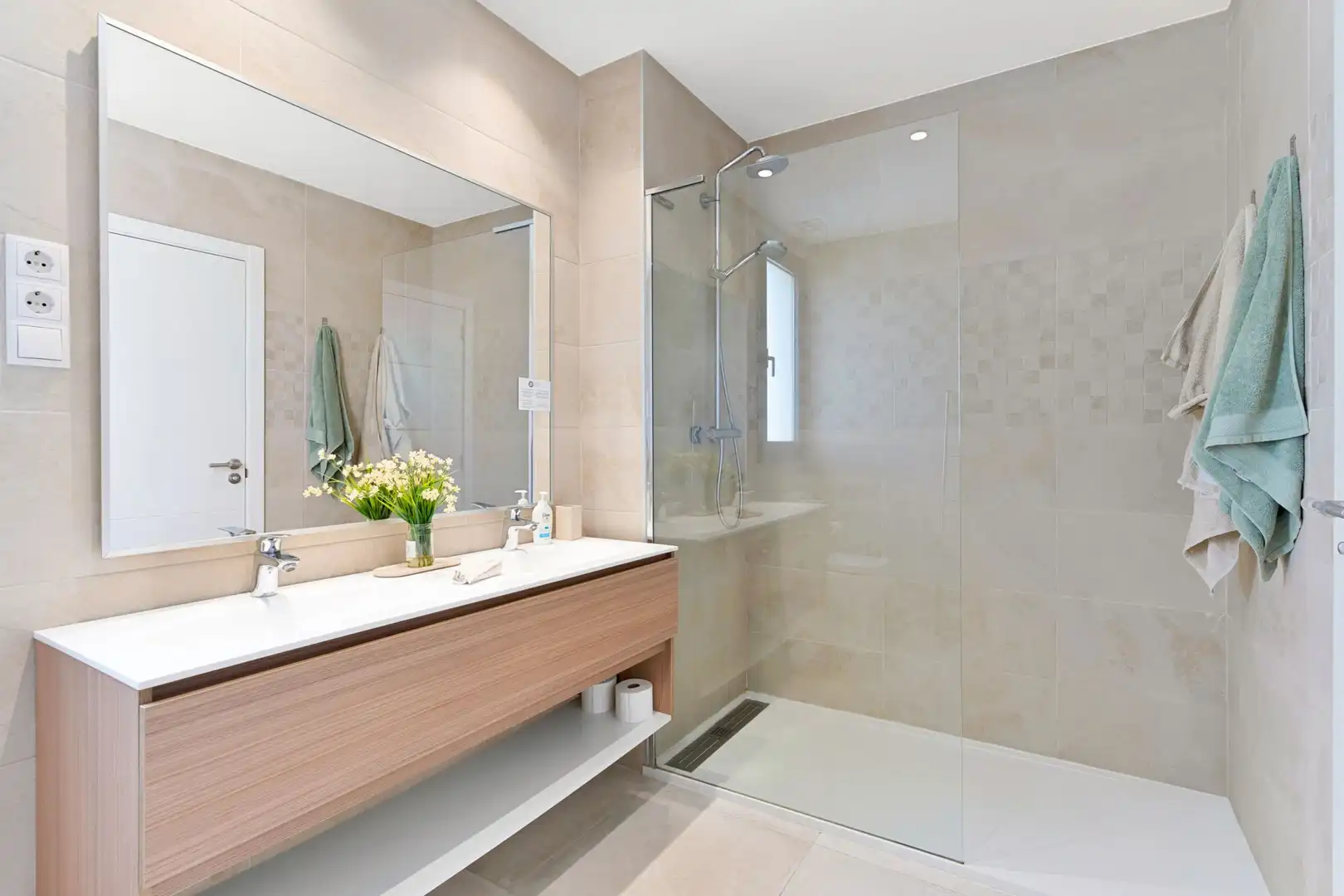 Badezimmer von Wohnungen zum Verkauf in Estepona mit Klimaanlage, Terrasse und Schwimmbad