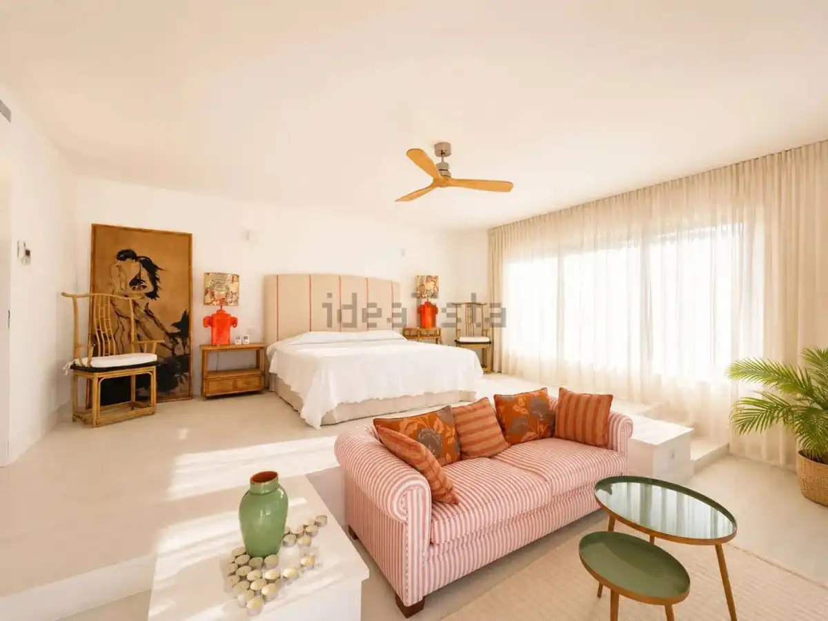 Dormitori de Casa o xalet de lloguer en Estepona amb Aire condicionat, Jardí privat i Terrassa