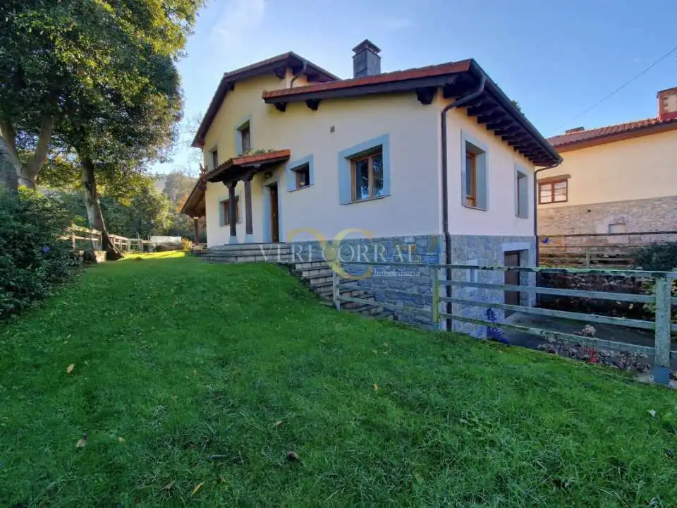 Außenansicht von Haus oder Chalet zum Verkauf in Llanes mit Heizung, Privatgarten und Terrasse